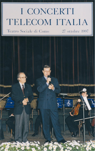 Il Presidente della Società Italiana di Fisica (SIF) Renato Angelo Ricci e Fiorenzo Benzoni (Telecom Italia) introducono il Concerto con Salvatore Accardo al Congresso del Centenario della SIF a Como (1998)