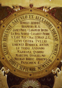 Il medaglione della "Sala dei Nobel" all'Istituto Carducci per i fisici dalla K alla P